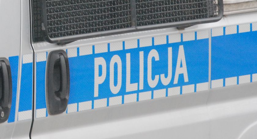 Tragiczny finał interwencji. Zwłoki kobiety za zamkniętymi drzwiami