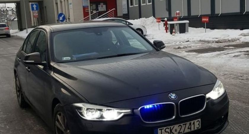  Pędzili na sygnałach do kieleckiego szpitala. Interwencja policjantów i... szczęśliwe bliźnięta