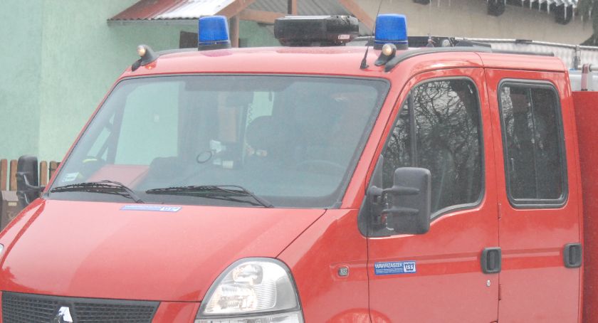 Wieczorna akcja na terenie osiedla Majówka. Starszy człowiek potrzebował pomocy