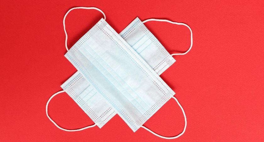 Z 7 do 5 osób pod respiratorem. Pacjentów nadal ponad 100