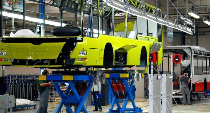 Czarne chmury nad producentem autobusów?