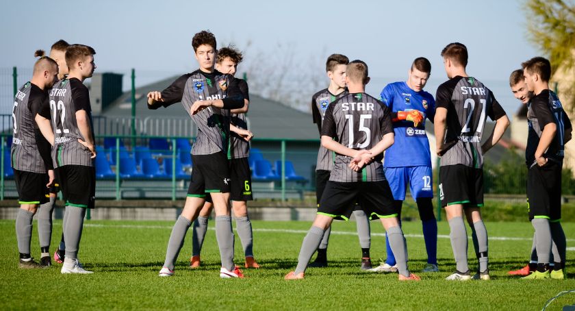 Piłkarskie kluby z powiatu starachowickiego pytają jednym głosem. Kiedy czas obostrzeń dla amatorskiego futbolu dobiegnie końca?