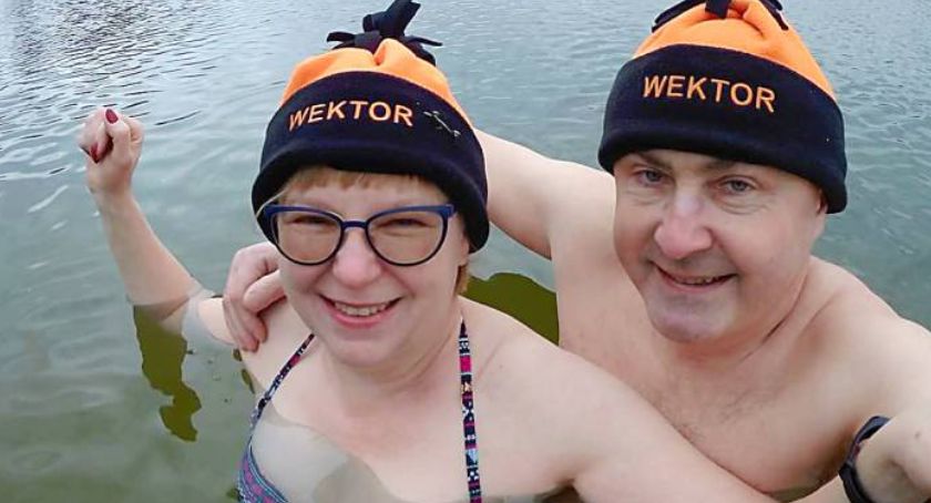 Aksamitne zanurzanie w lodowatej wodzie