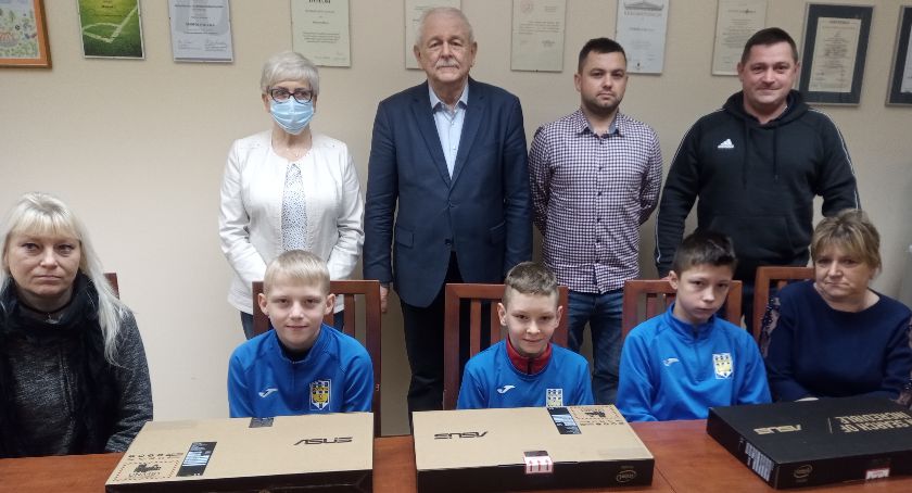 To się nazywa gest! Te urządzenia z pewnością przydadzą się podczas nauki