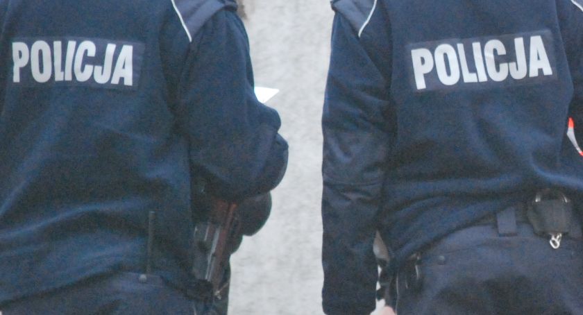 Śmierć przed marketem. Nie żyje 65-latek