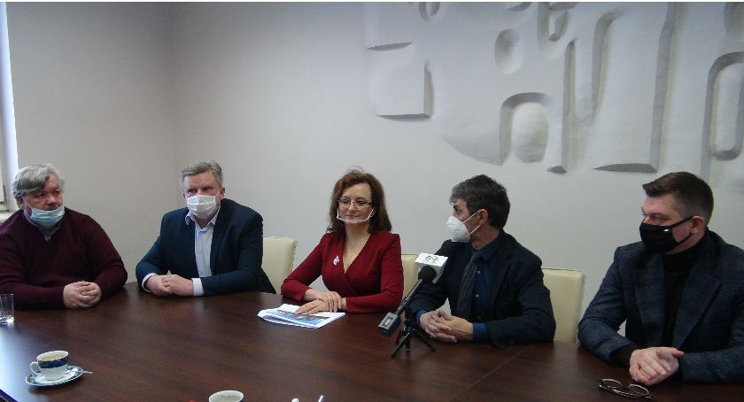 Ośrodek zdrowia w Wąchocku blisko ludzi
