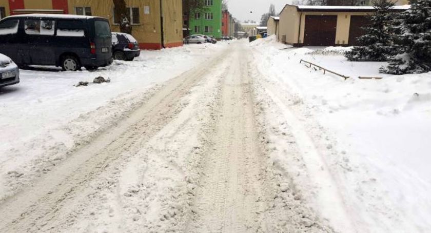 Chodniki w Starachowicach śniegiem zasypane...