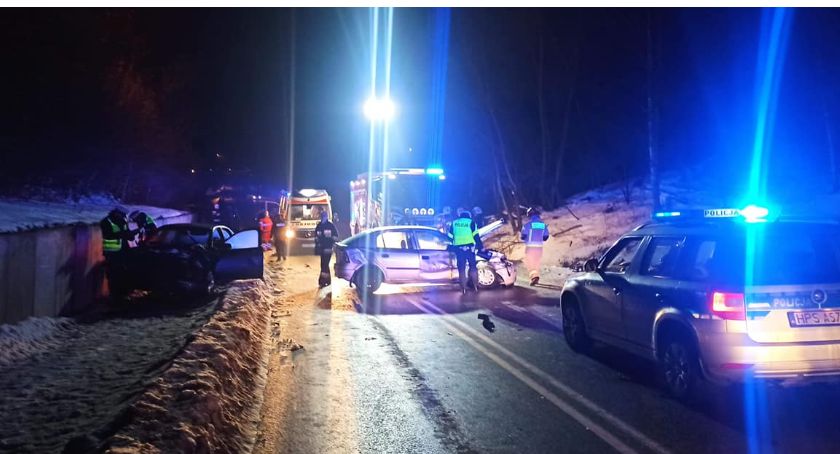 Wieczorny koszmar na terenie gminy Nowa Słupia. Kierowcy i pasażerka w szpitalu