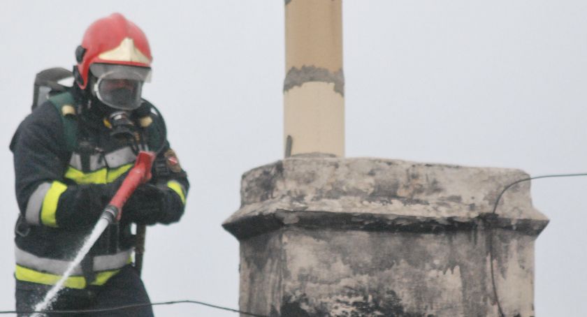 Pożar w Gadce. Groźne sadze nadal się palą