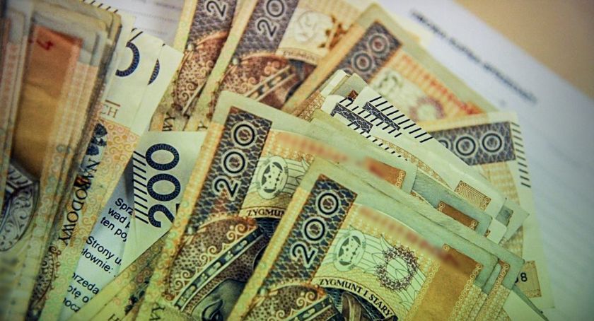 Mieszkanka Starachowic straciła ponad ćwierć miliona złotych. Jak do tego doszło?