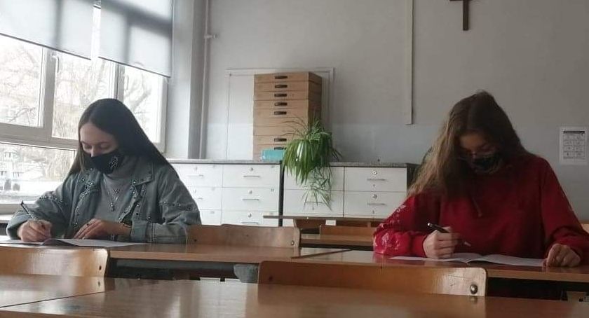 Uczennice starachowickiego Technikum w II etapie OWE