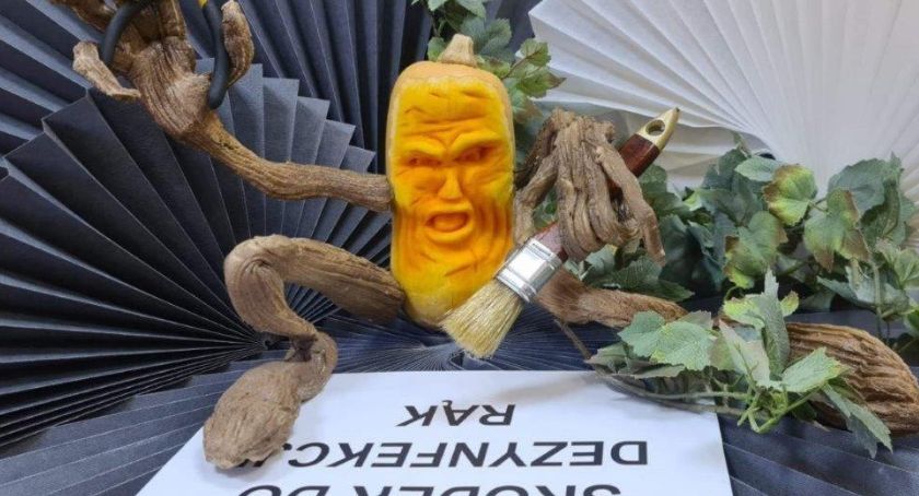 Uczniowie starachowickiego technikum na kursie carvingu
