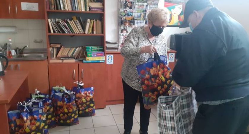 Wielkanocne paczki z PCK