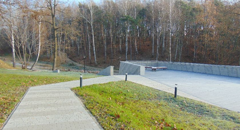 Starachowicki park. Sporo szumu wokół dog parku