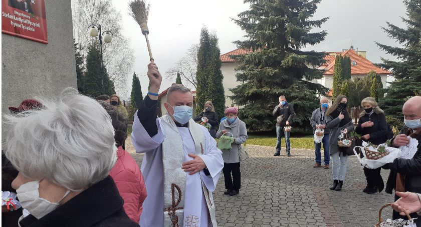 Wielka Sobota. Święcenie pokarmów w naszych parafiach