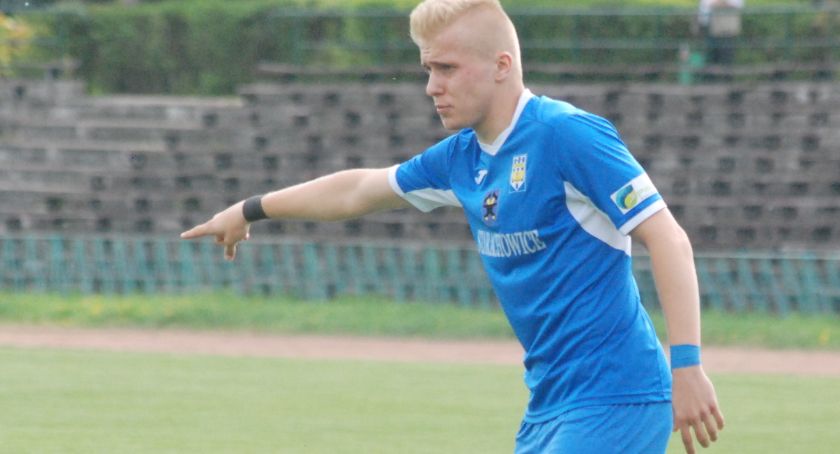 Krystian Bracik trafia do siatki rywala. Postawił kropkę nad i