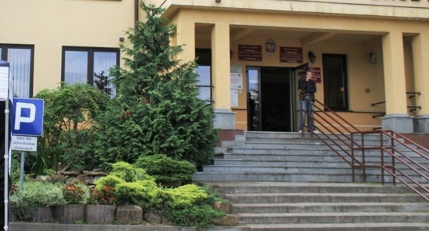 Urzędy w powiecie starachowickim. Mieszkańcy mają graniczony dostęp