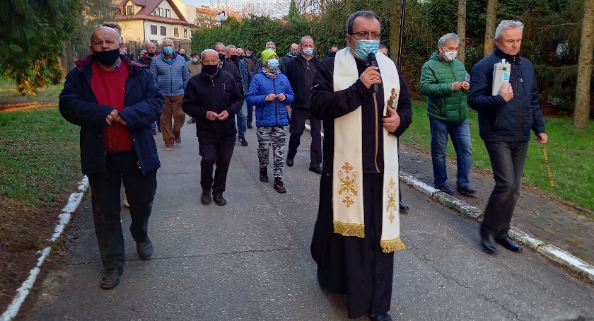 Męski Różaniec na ulicach Starachowic
