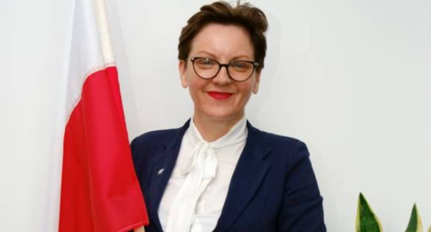 Gmina Brody rozda flagi państwowe