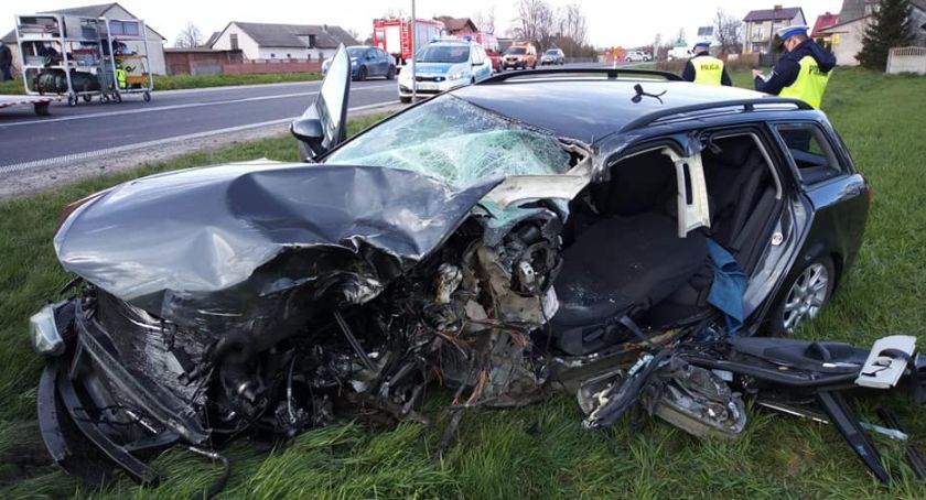  Tragedia na drodze nr 9. Nie żyje kierowca pojazdu osobowego