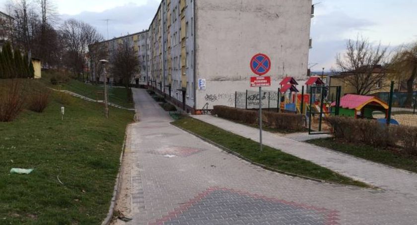 Ulica czy chodnik? Zamontujcie progi zwalniające!