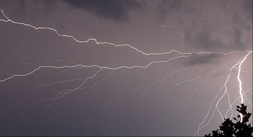 Pilne! Burze z gradem nadciągają nad powiat starachowicki