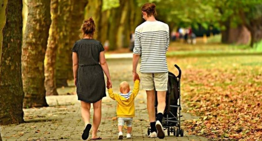 500+. Nowe zasady, ile rodzin z powiatu starachowickiego otrzymuje pomoc, jakie sa opinie czytelników?