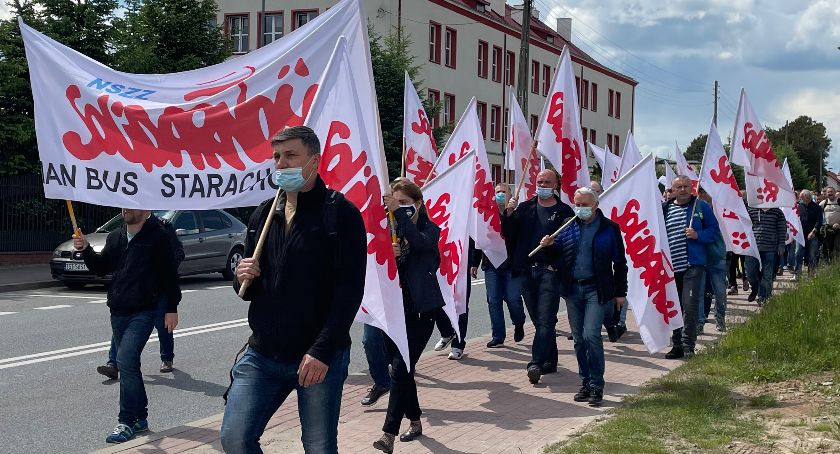 Starachowice. Niezadowoleni pracownicy wyszli na ulicę