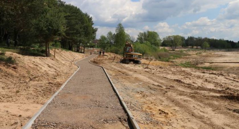 Ścieżka nad Lubianką bez oświetlenia?