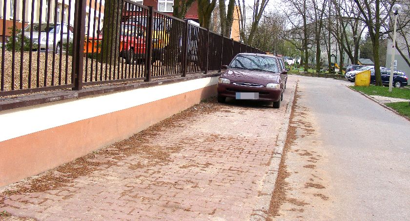 COVID na parkingu przychodni?