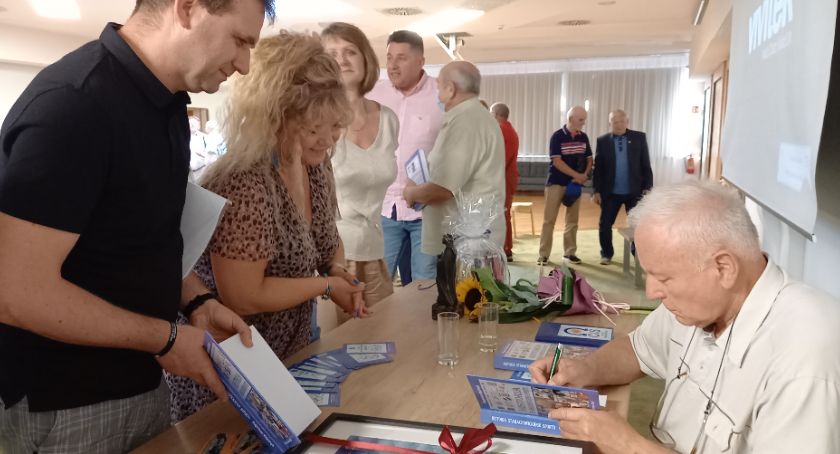 Takiej publikacji jeszcze nie było. Historia starachowickiego sportu zawarta w pigułce [ZDJĘCIA]