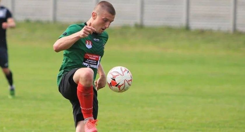 Arka Pawłów niczym monachijski Bayern. Wzmacnia szyki, osłabia ligowego rywala