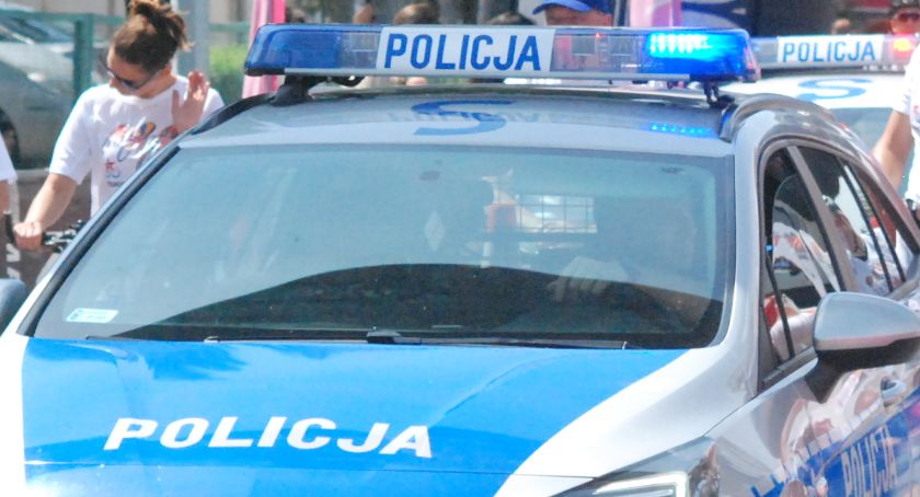To musiało się tak zakończyć... Pijany w rękach policjantów
