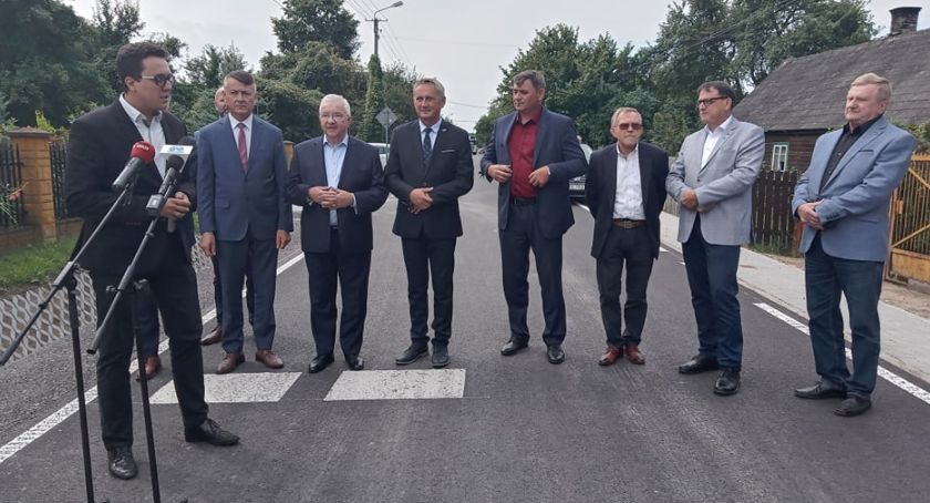 Powiatowa droga po remoncie służy mieszkańcom