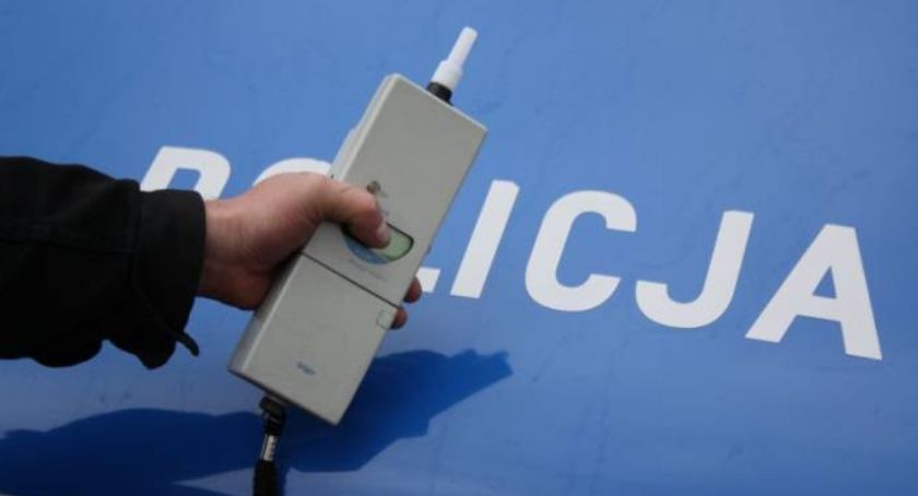 Nastolatka z promilami motorem wjechała do rowu