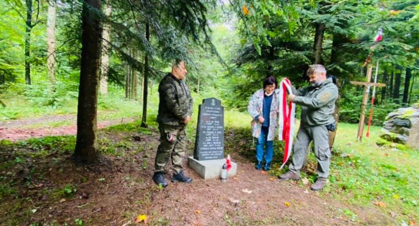 Nowa tablica na Kropce. Pamiętamy o Cichociemnych