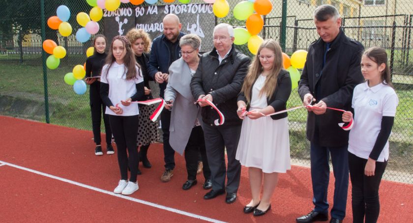 Boiska cieszą uczniów w  gm. Mirzec