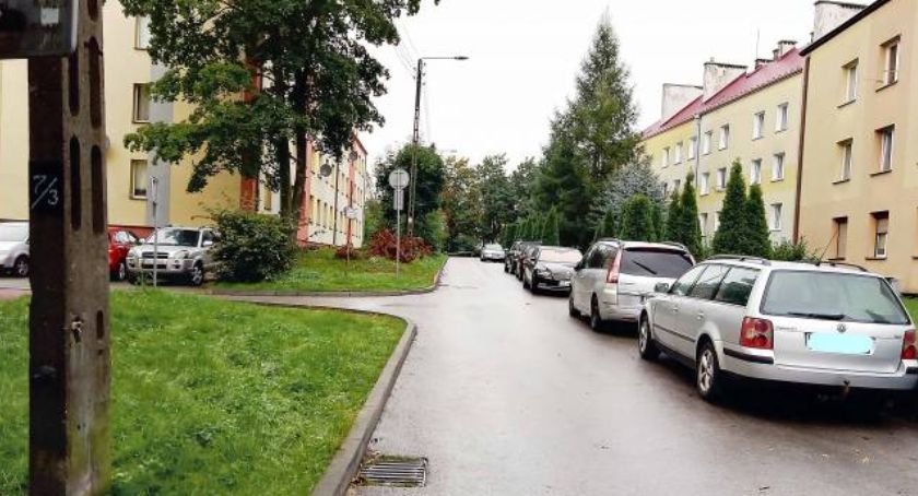 Starachowice. Ryzykowne parkowanie przy Staszica