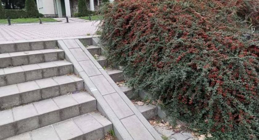 Na Staszica w Starachowicach. Jak zejść z wózkiem?