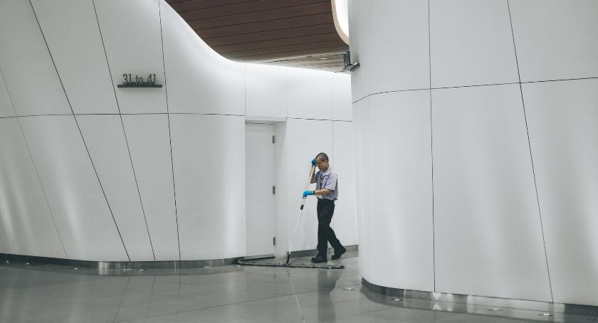 Najczęstsze błędy w sprzątaniu podłóg