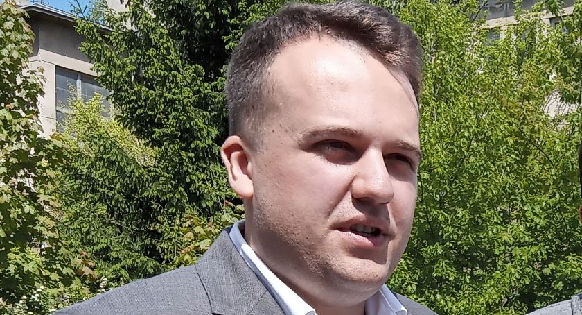 Kadrowa rewolucja w Starachowicach. Prezydent Marek Materek zabiera głos