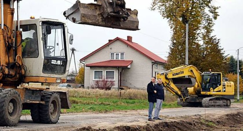 Intensywne prace na drodze Mirzec Poduchowne – Mirzec-Korzonek