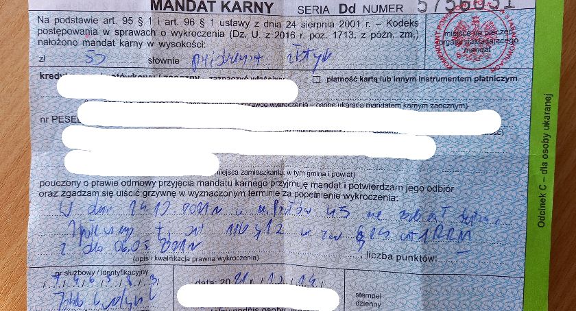 Policyjny pokaz siły w Pawłowie. Podczas piłkarskiego spotkania sypnęło mandatami i wnioskami o ukaranie
