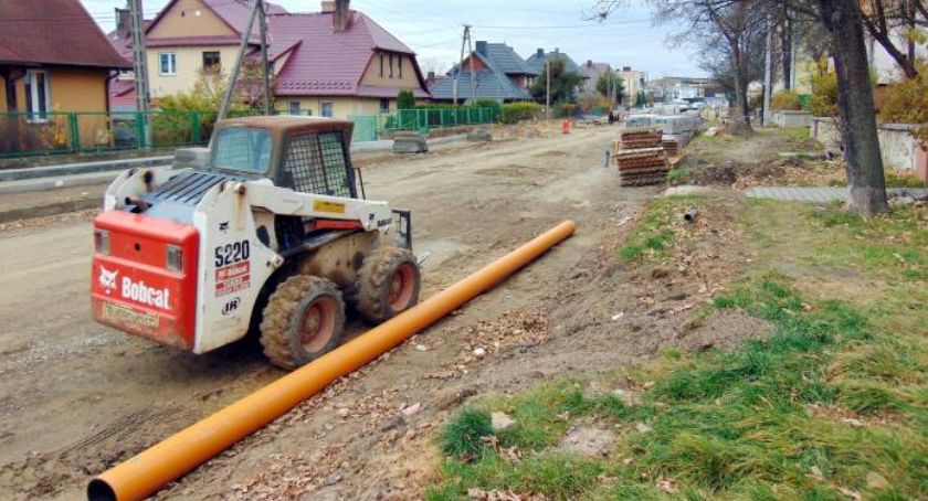 Starachowice. Kilińskiego i Konstytucji 3 Maja z poślizgiem