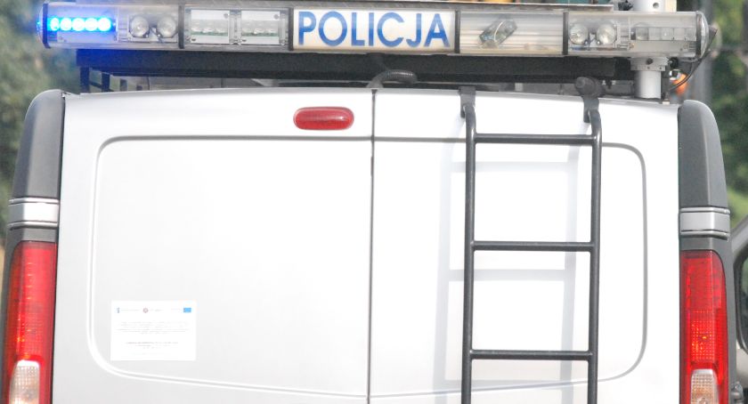 Wypadek na terenie gminy Nowa Słupia. Poszkodowany mężczyzna trafił do szpitala