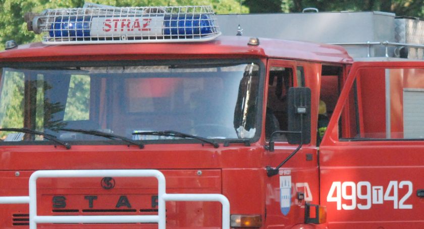 Pożar w Gadce. Osobowy samochód objęty płomieniami