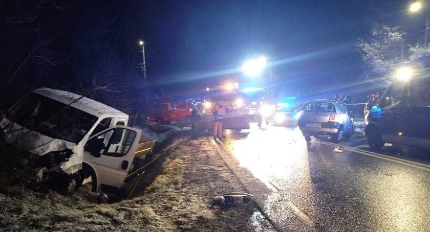 Śmiertelny wypadek w Parszowie. Nie żyje kierowca samochodu osobowego