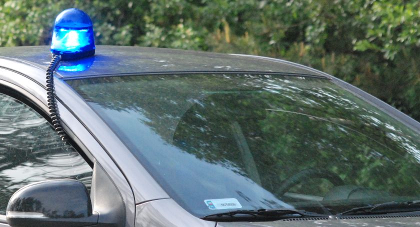 Włamanie na terenie gminy Bodzentyn. Policjanci poszukują sprawcy lub sprawców