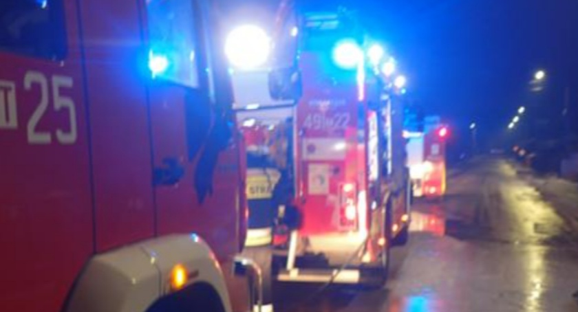 Pożar w Starachowicach. Z niebezpiecznym żywiołem walczyły trzy zastępy strażaków