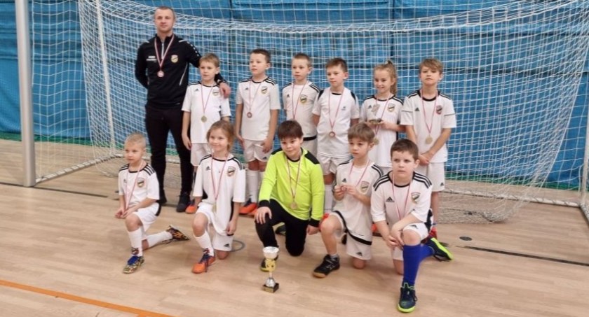 Akademia Piłkarska Staru Starachowice na podium. Sprawili sobie miły prezent 